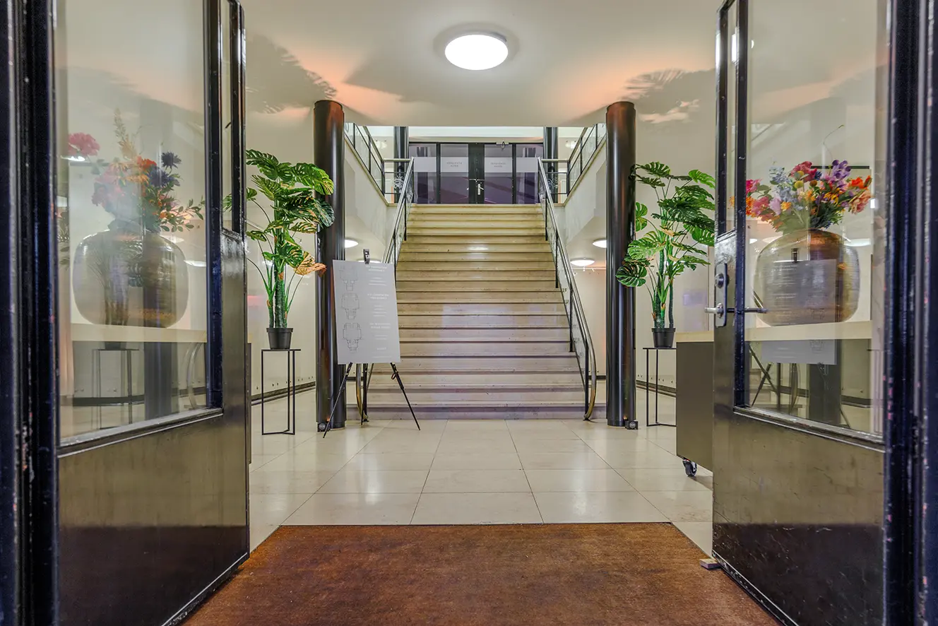 Entree Zendstation vergaderen