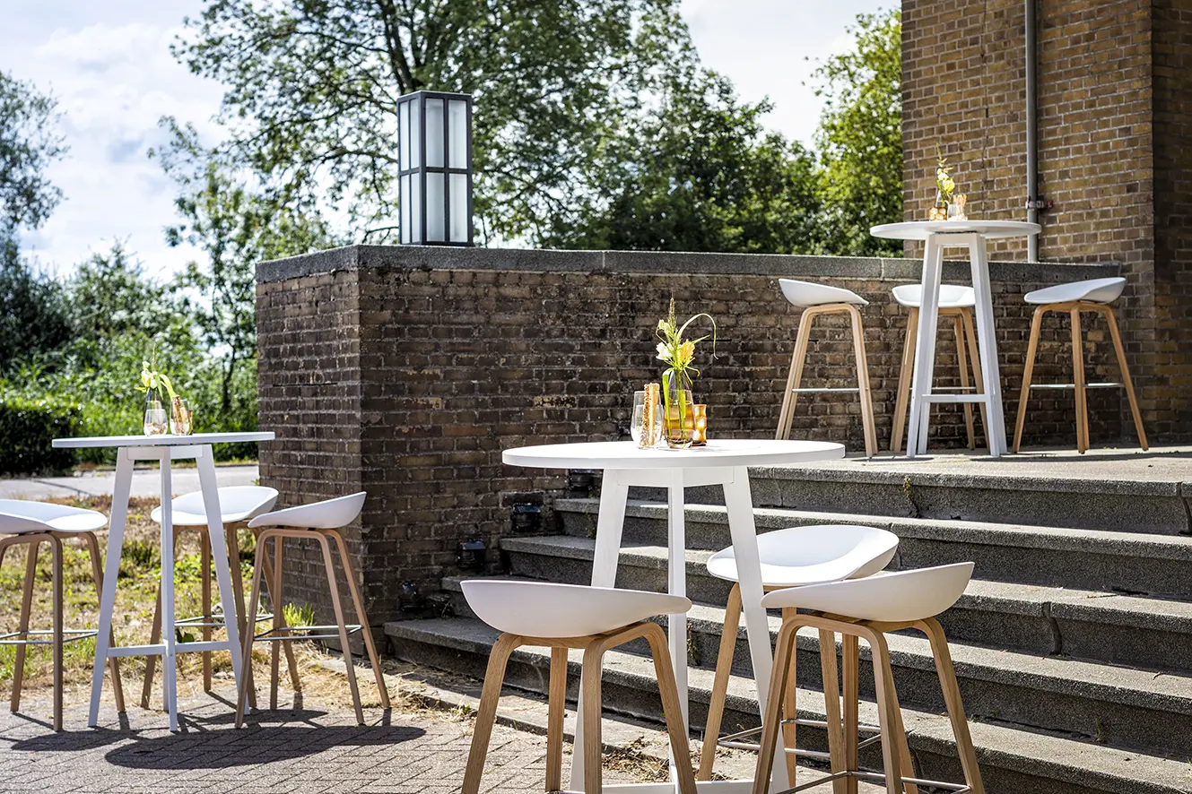 Entreetrap Zendstation vergaderen